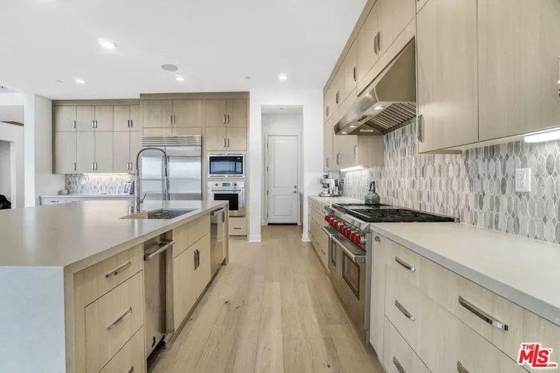 20150 W Galway Lane, Los Angeles, California, United States. - Photo 15