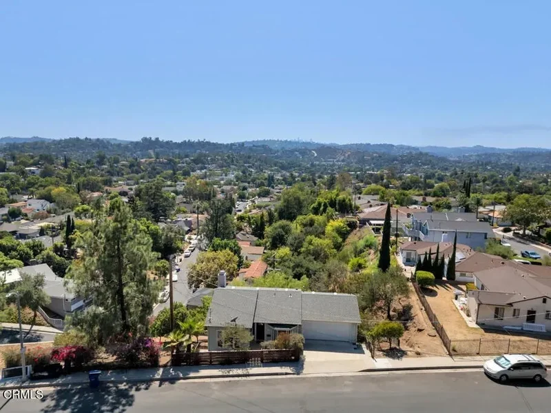 1300 Blue Hill Road, Los Angeles, California, United States. - Photo 39