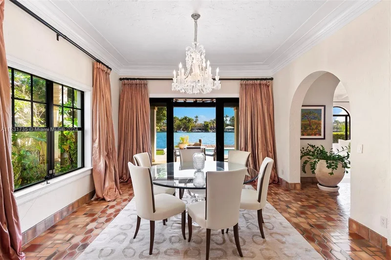527 E Dilido Dr, Miami Beach, Florida, United States. - Photo 23