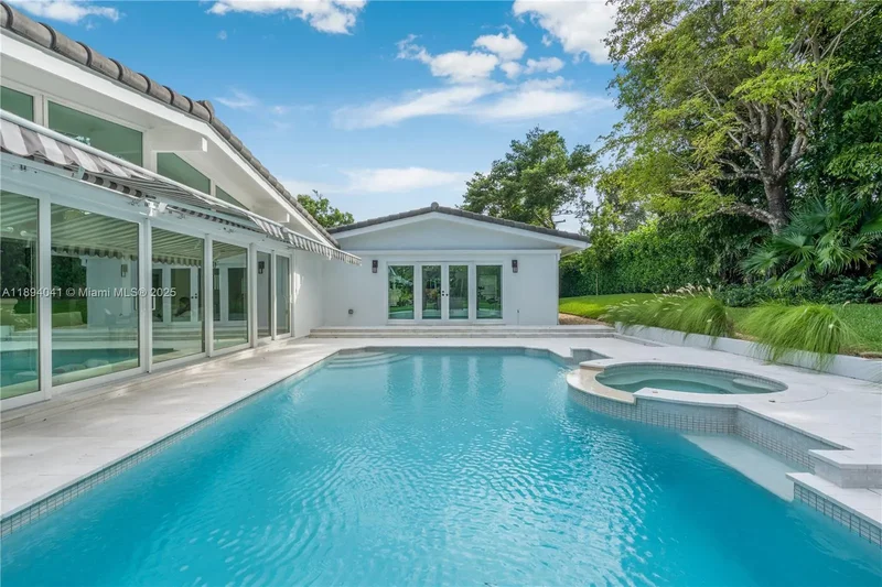 12220 Pine Needle Ln, Coral Gables, Florida, United States. - Photo 40