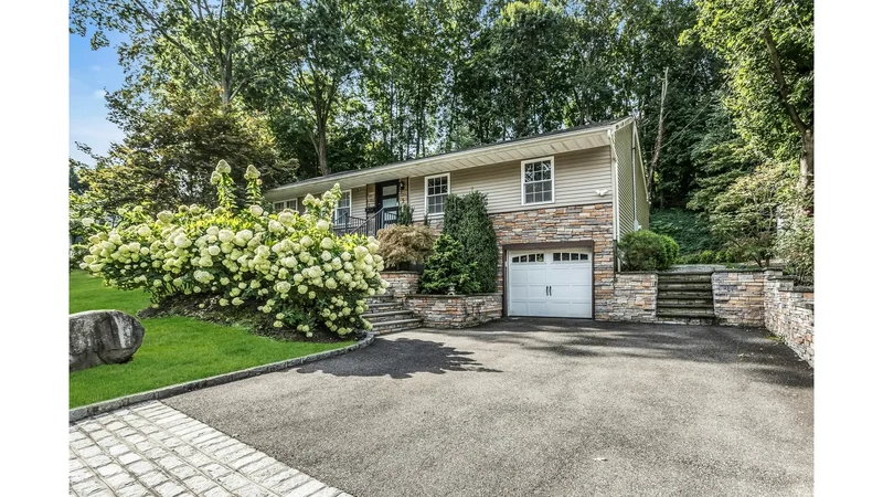 5 Meadowfield Lane, Glen Cove, New York, United States. - Photo 5