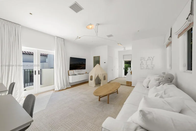 545 Casuarina Concourse, Miami, Florida, United States. - Photo 17