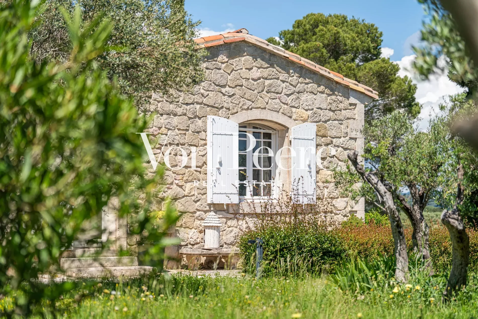 Arles, Provence-Alpes-Côte d'Azur, France. - Photo 3