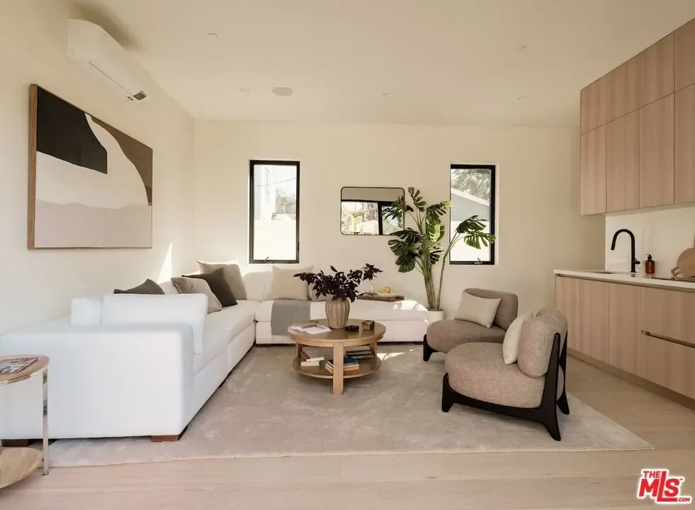 3629 Rosewood Avenue, Los Angeles, California, United States. - Photo 14