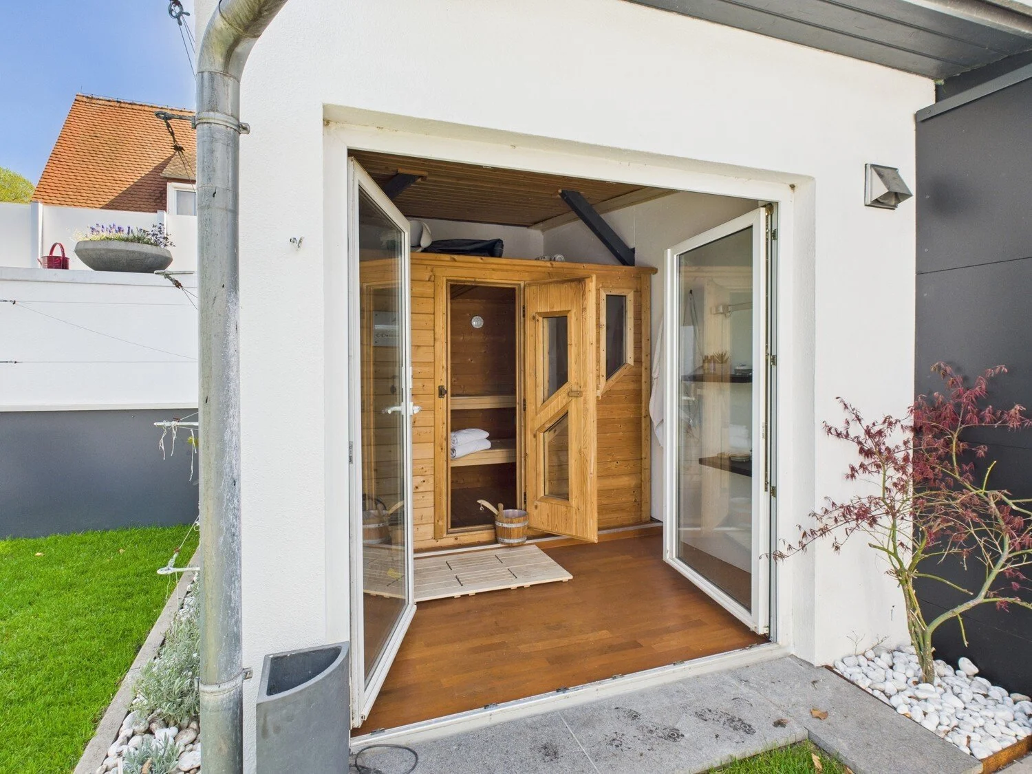 Exterior photo 5