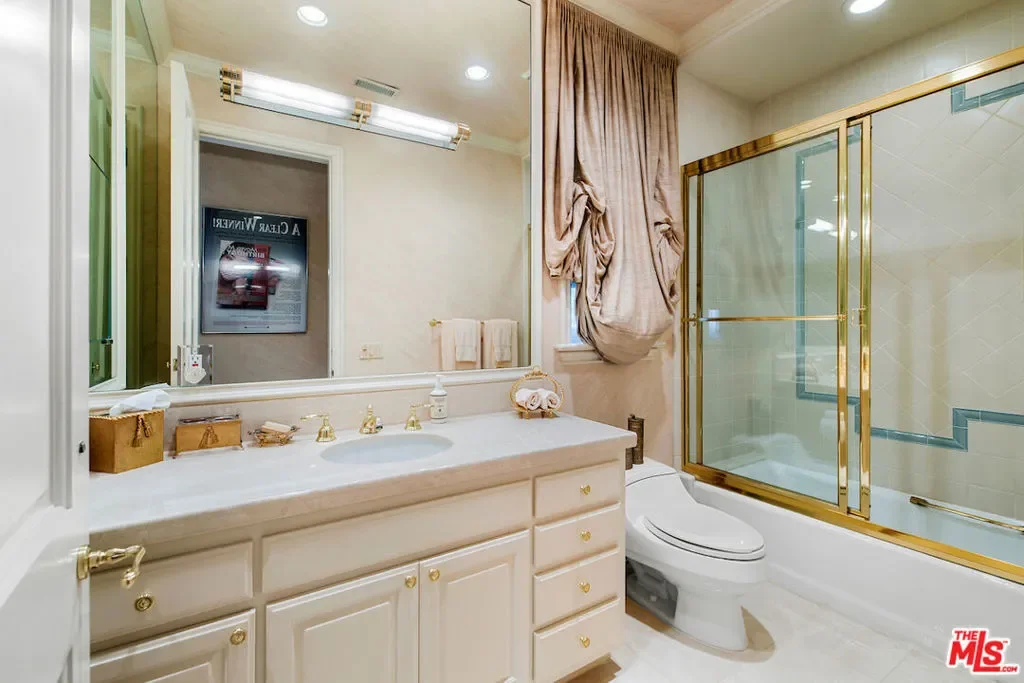 10275 Century Woods Drive, Los Angeles, California, United States. - Photo 10