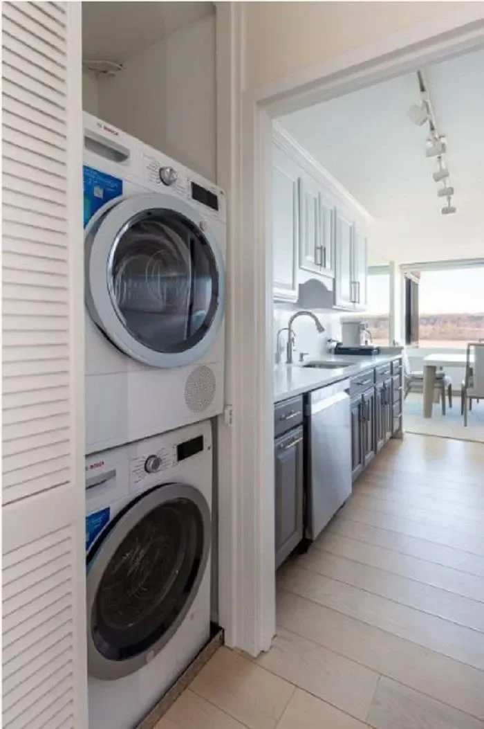 LA RIVE, 2521 PALISADE AVE, New York, New York, United States. - Photo 8