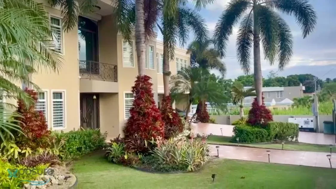 Exterior photo 3