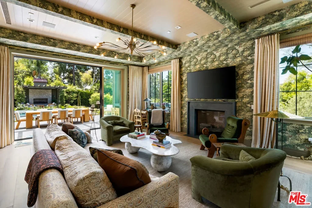 1529 Amalfi Drive, Los Angeles, California, United States. - Photo 16