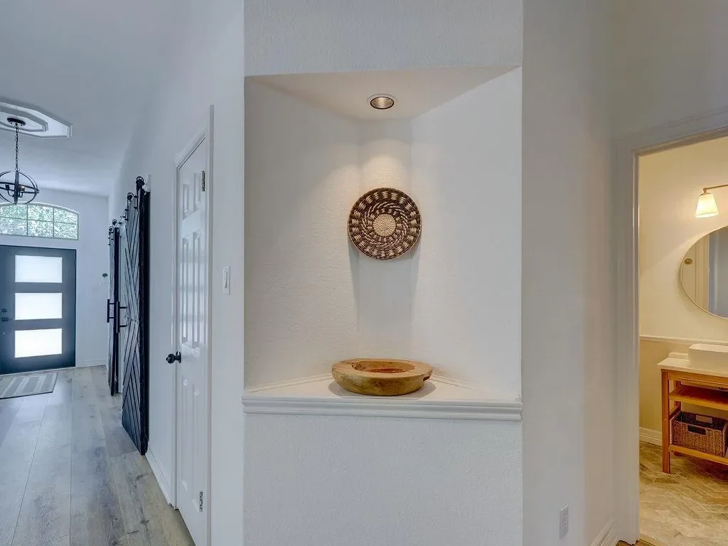 9902 Scenic Bluff DR, Austin, Texas, United States. - Photo 18