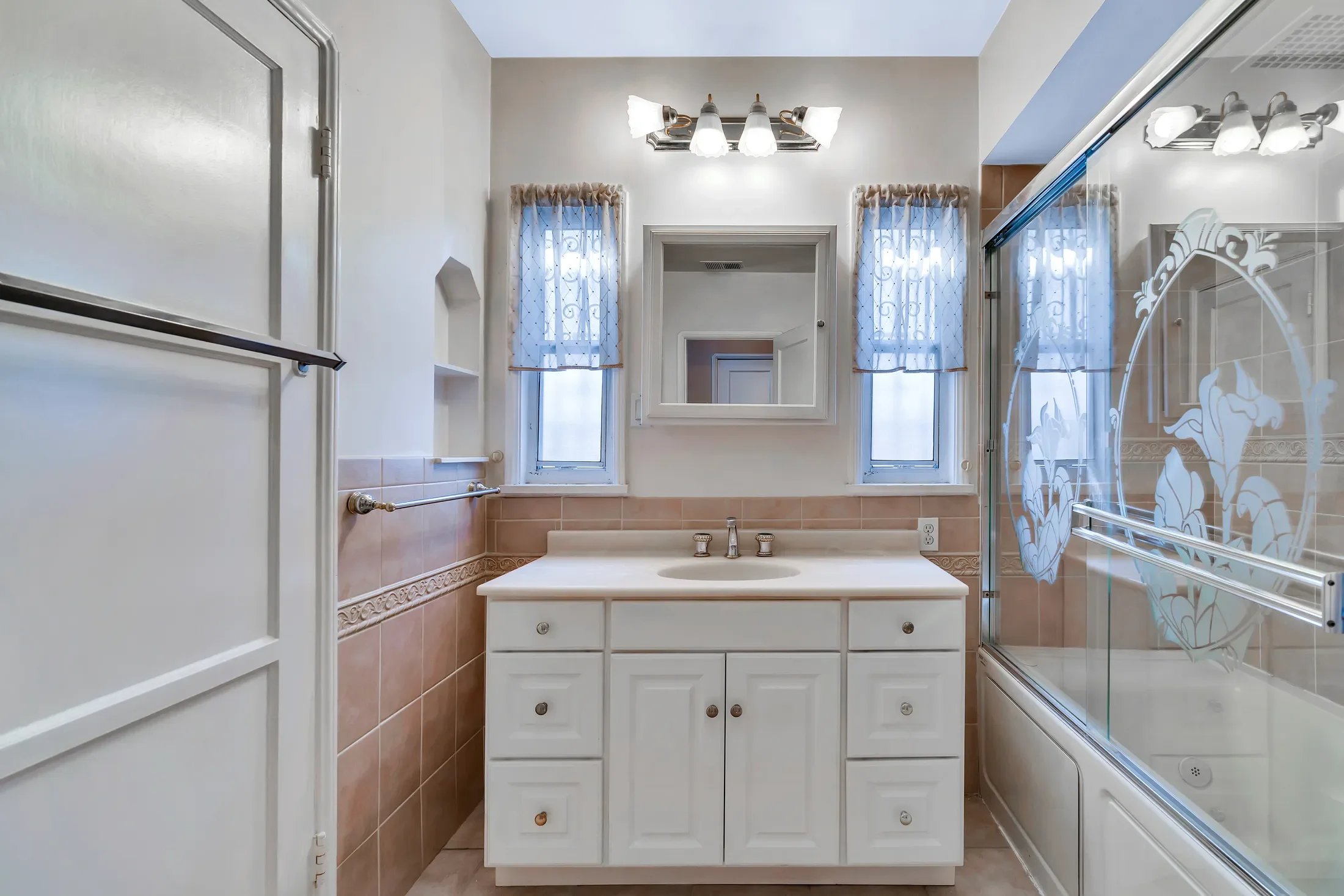 2013 South Palm Avenue , Alhambra, CA 91803, Alhambra, California, United States. - Photo 39