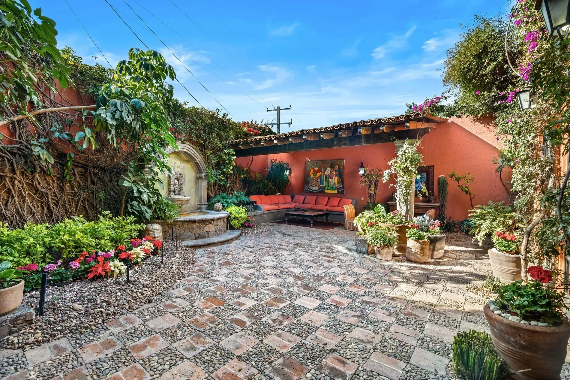Exterior photo 2