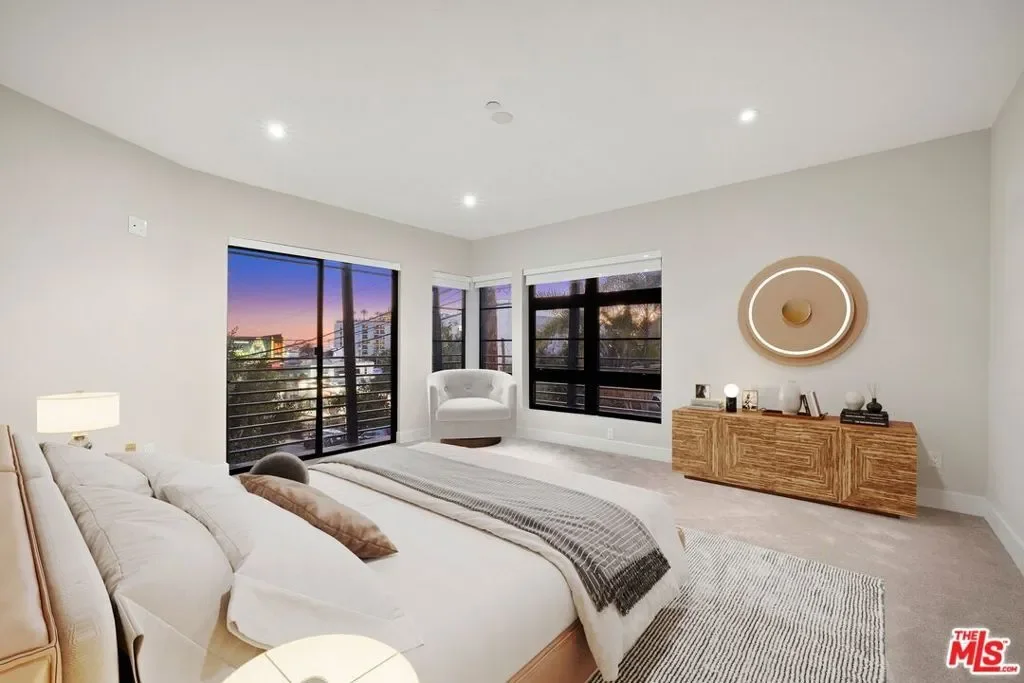 8788 Shoreham Drive 23, Los Angeles, California, United States. - Photo 1