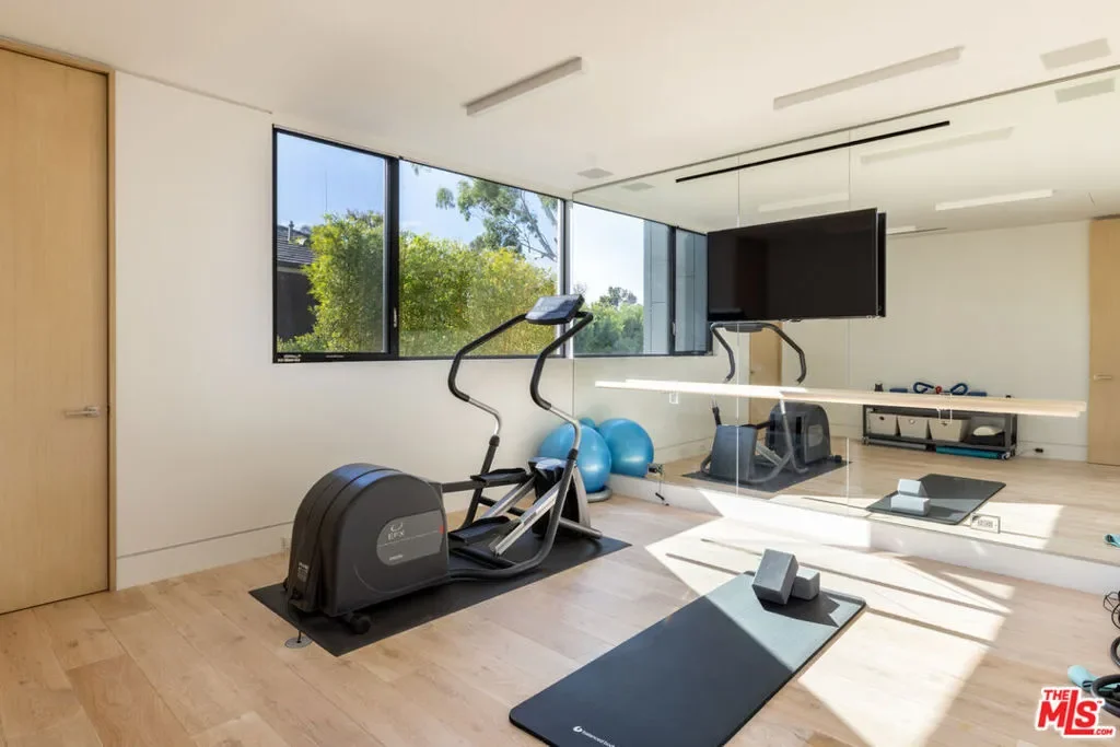 814 Toulon Drive, Los Angeles, California, United States. - Photo 18
