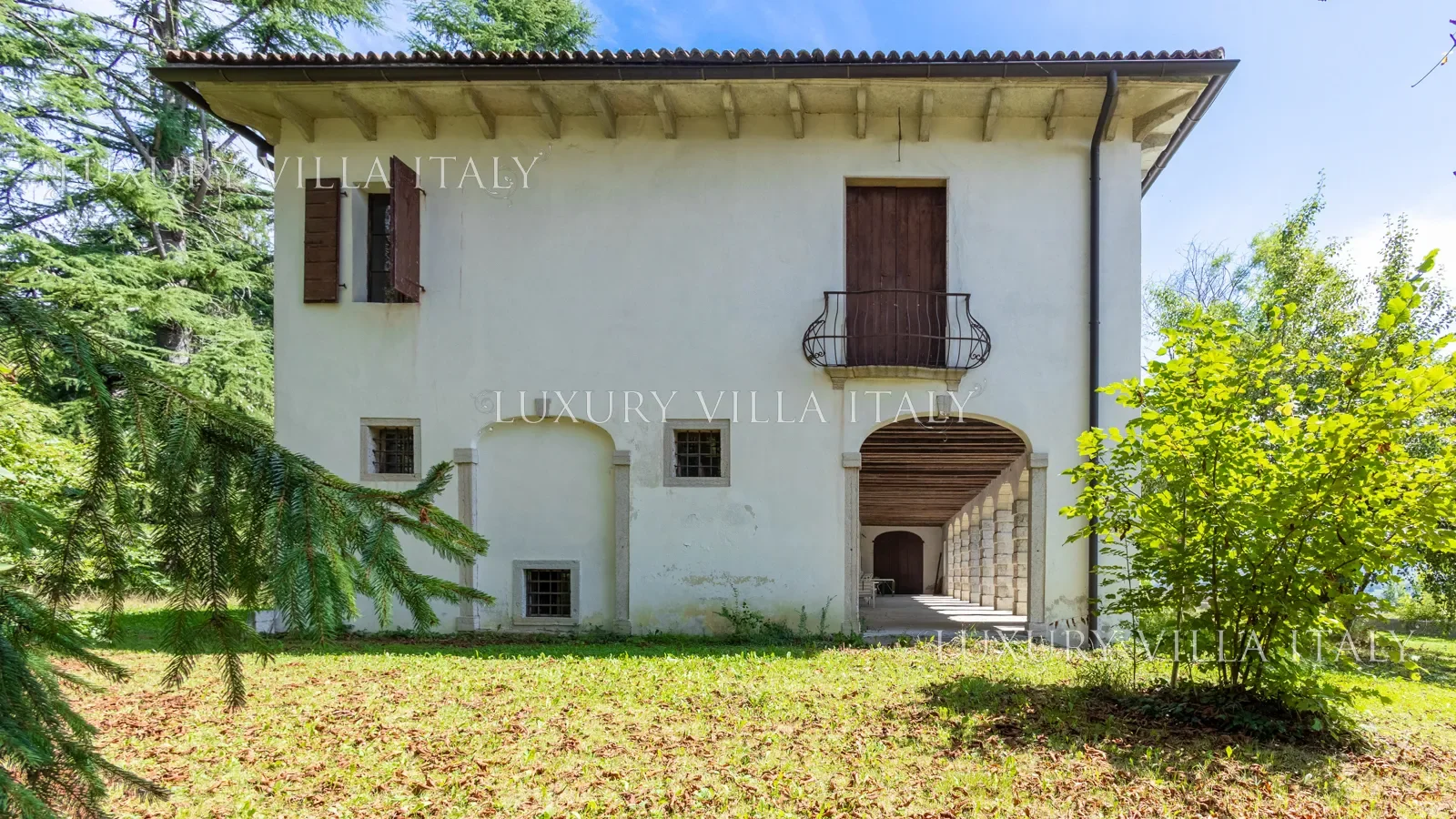 Exterior photo 10