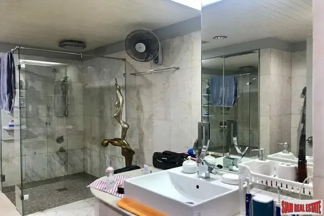 Gorgeous Penthouse 6 bedrooms For Sale in Wongamat Beach