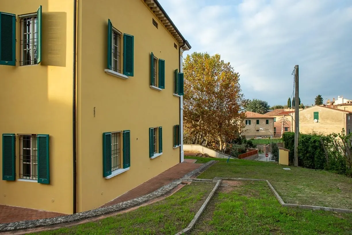 Exterior photo 2