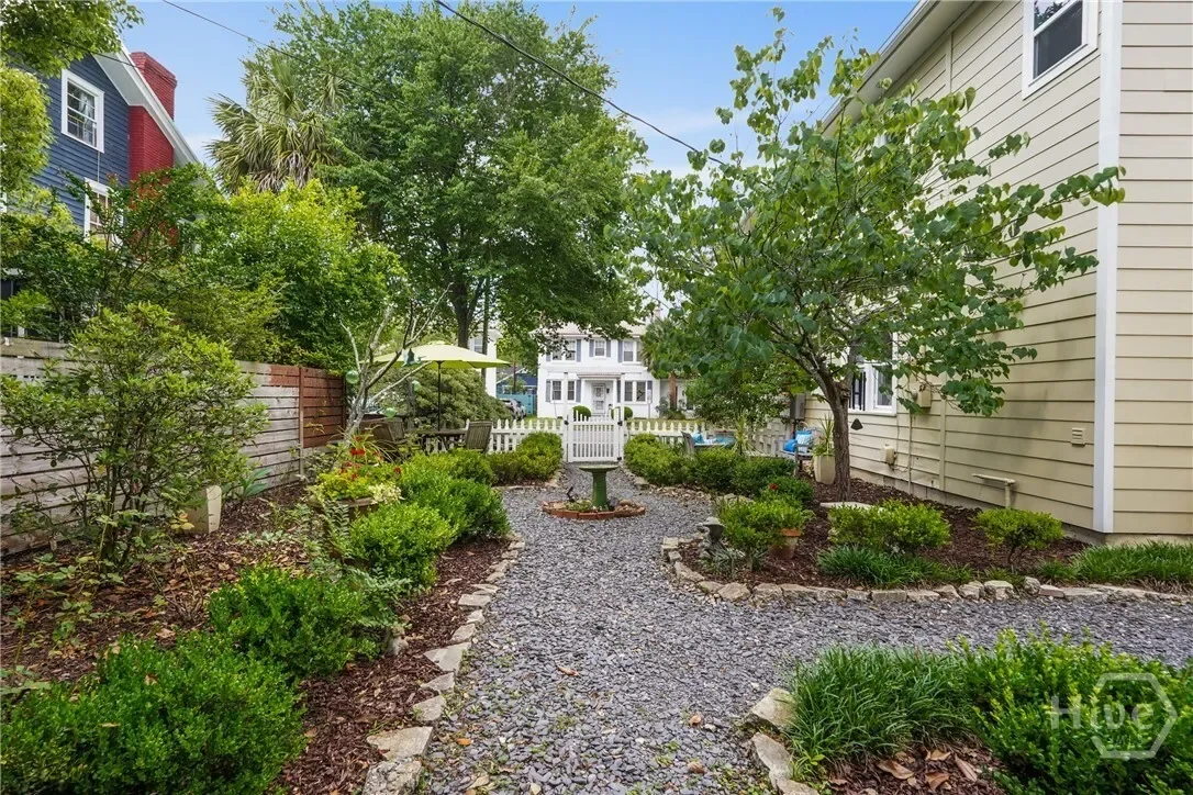 Exterior photo 5