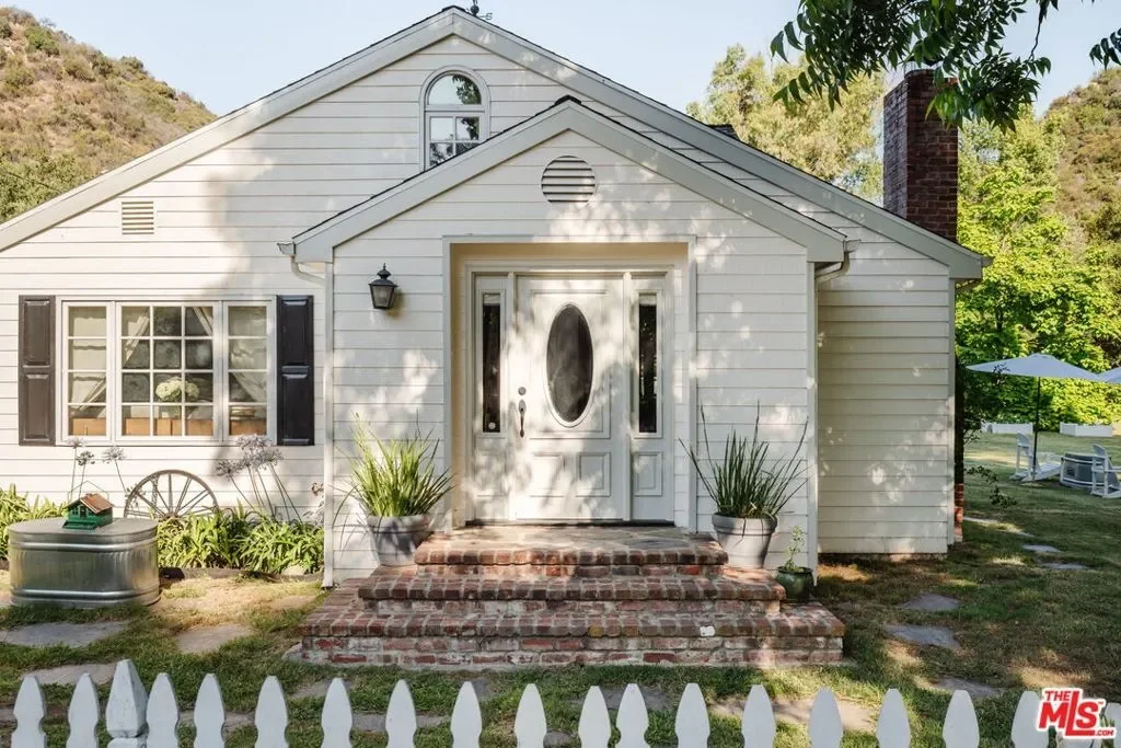 1520 Bonnell Drive, Topanga, California, United States. - Photo 3