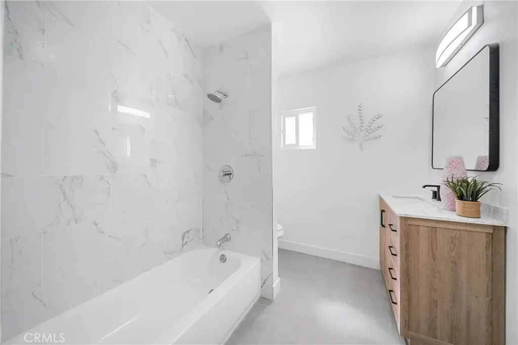 2035 Las Colinas Avenue, Los Angeles, California, United States. - Photo 8