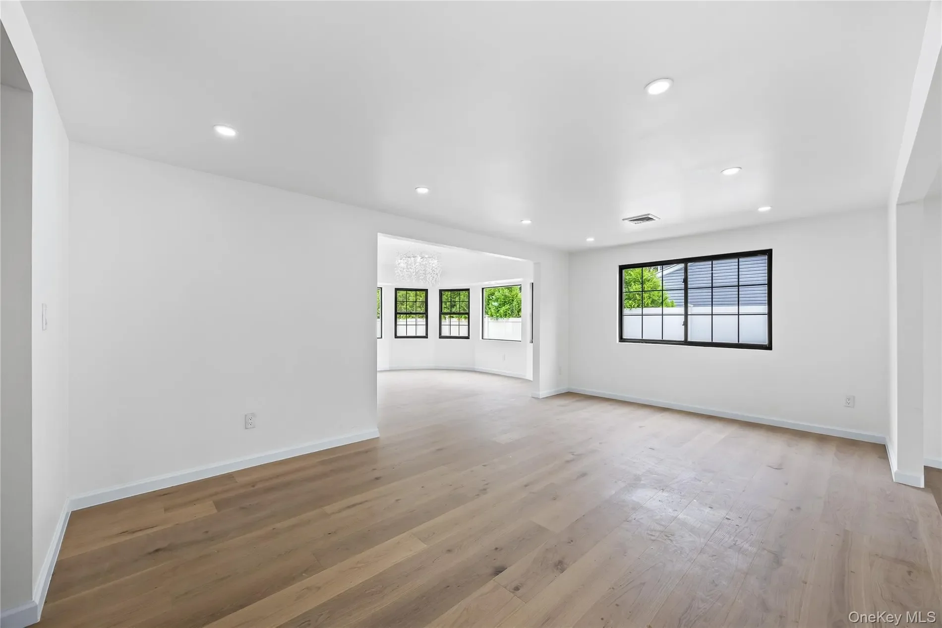 26 Roseanne Drive, Woodbury, NY 11797, Woodbury, New York, United States. - Photo 20
