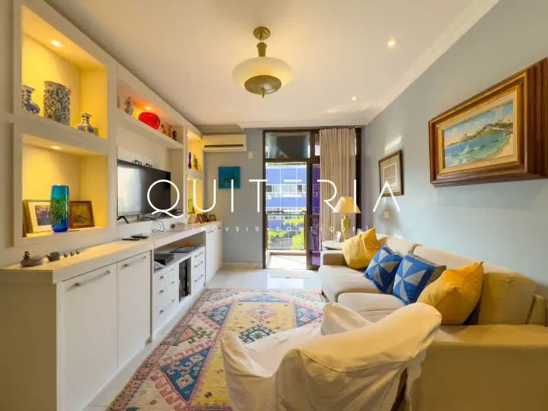 Apartamento à venda com varanda, 292m² 4 quartos, sendo 3 suítes, lavabo e 3 vagas