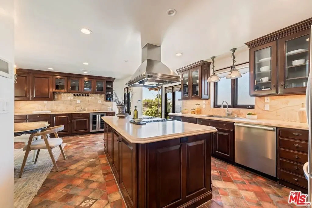 6930 Oporto Drive, Los Angeles, California, United States. - Photo 27
