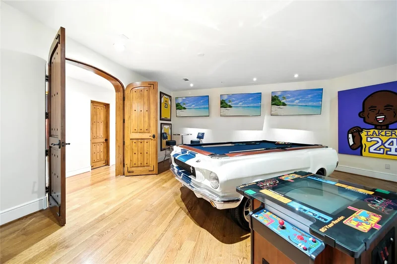 701 W Friar Tuck Lane, Houston, Texas, United States. - Photo 27