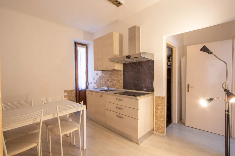 Lakefront apartment in Argegno – stunning lake views