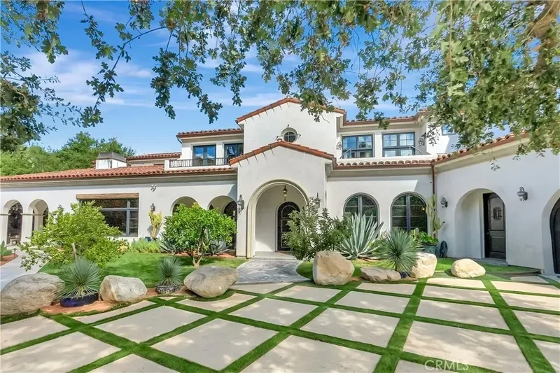 Single Family Residence in Agoura Hills