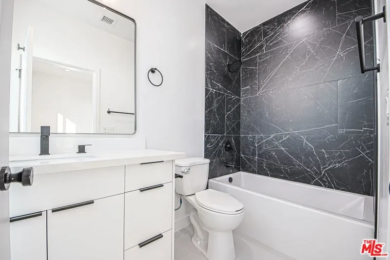 11732 Gilmore Street, Los Angeles, California, United States. - Photo 44