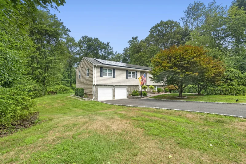 40 Winthrop Place, Monroe, CT 06468, Monroe, Connecticut, United States. - Photo 3