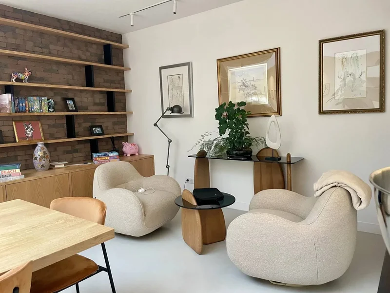 Renovated Loft of 212 m² / 4 Bedrooms / Metro Maraichers