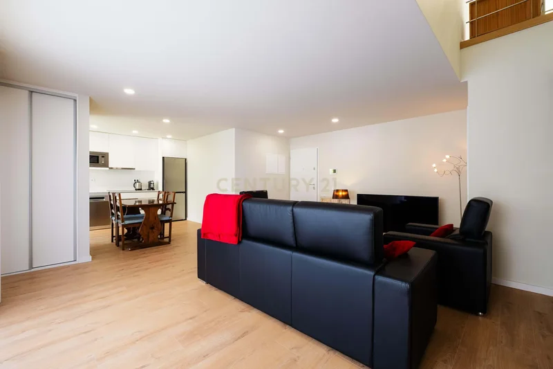 3-Bedroom Duplex Apartment in Senhora Da Hora with Balconies and Parking
