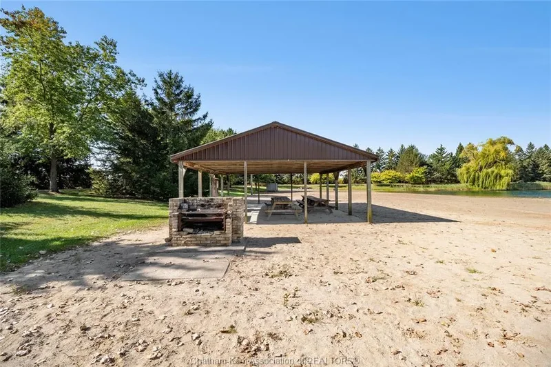 21640 Pinehurst Crescent, Chatham-Kent, ON N7M 5J3, Chatham, Ontario, Canada. - Photo 13