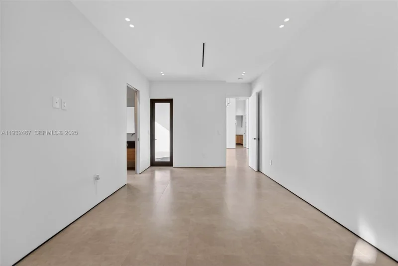830 Oriole Ave, Miami Springs, Florida, United States. - Photo 18