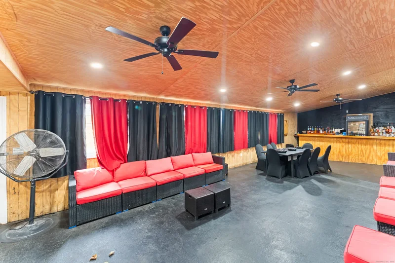 811 Dixwell Avenue, Hamden, CT 06511, New Haven, Connecticut, United States. - Photo 32