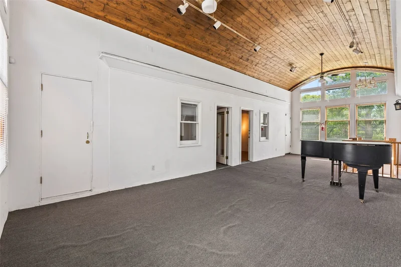 1700 Nw Mountain Road , Albuquerque, NM 87104, Albuquerque, New Mexico, United States. - Photo 16