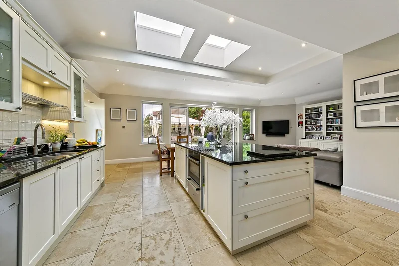 Taylor Avenue, Kew, TW9, Richmond, England, United Kingdom. - Photo 17