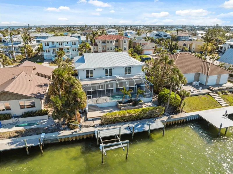 727 KEY ROYALE DRIVE, Holmes Beach, Florida, United States. - Photo 57