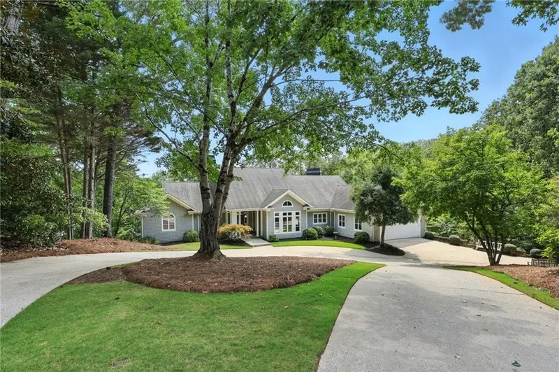 Single Family Residence in Gainesville