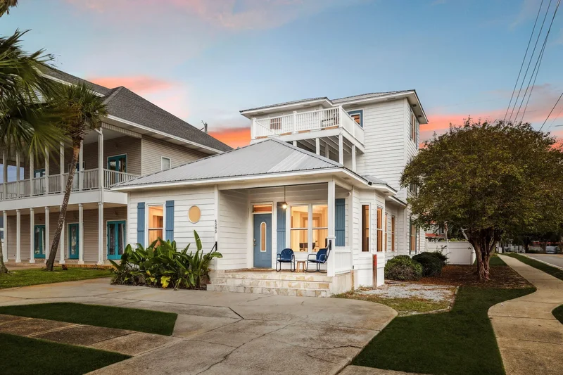 Single Family Residence in Destin