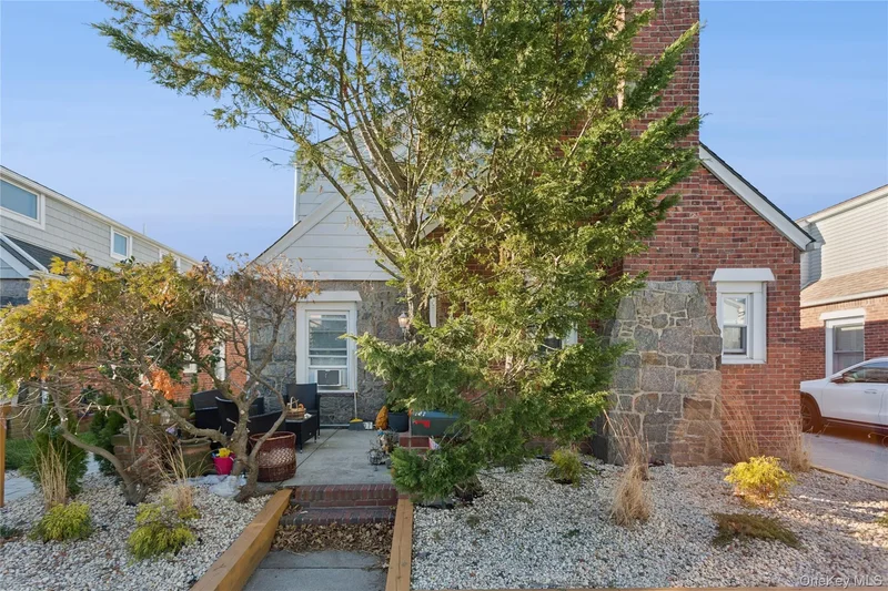 107 Pacific Boulevard, Long Beach, New York, United States. - Photo 20