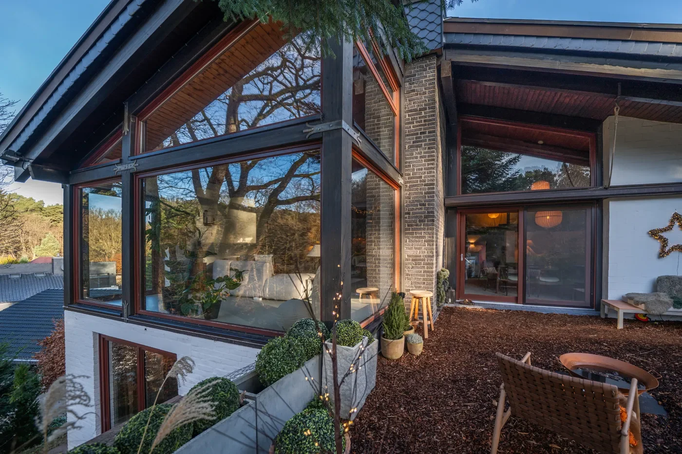 Exterior photo 2