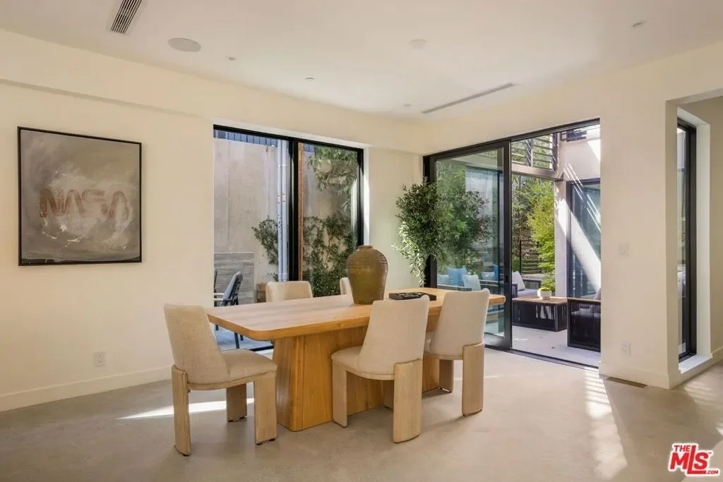 929 Hilldale, Altadena, California, United States. - Photo 19