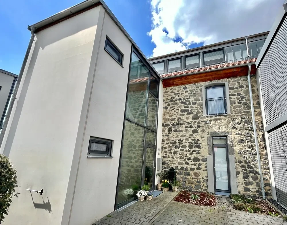 Exterior photo 1