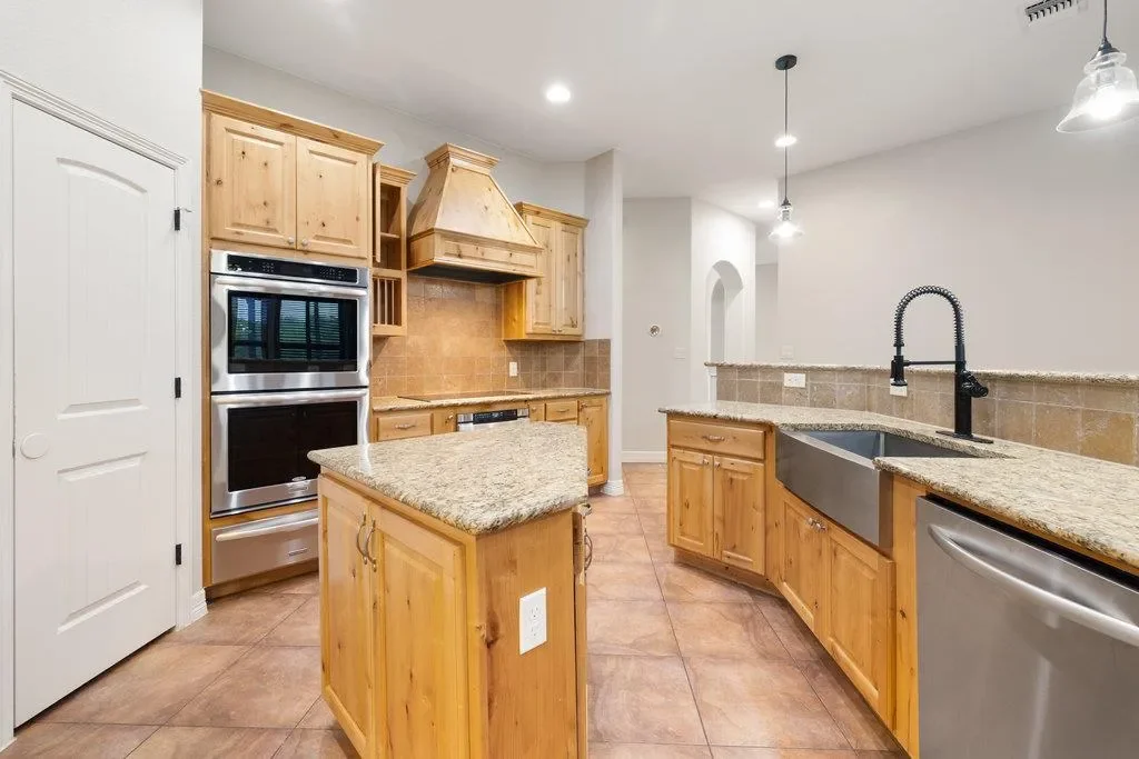 321 Sarahs LN, Liberty Hill, Texas, United States. - Photo 12