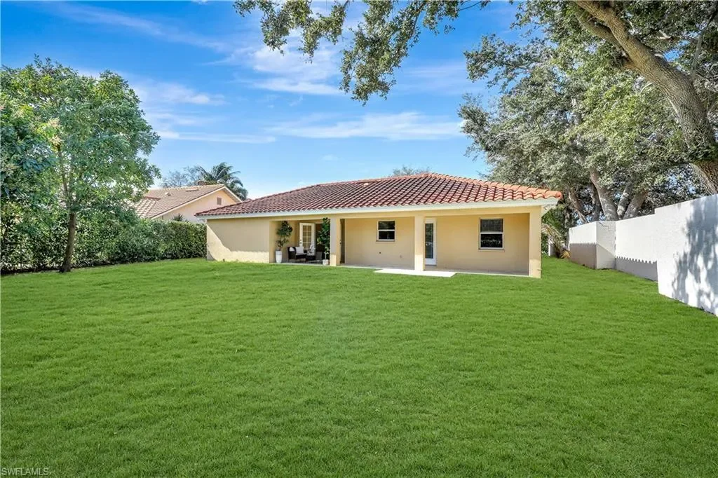 Exterior photo 5
