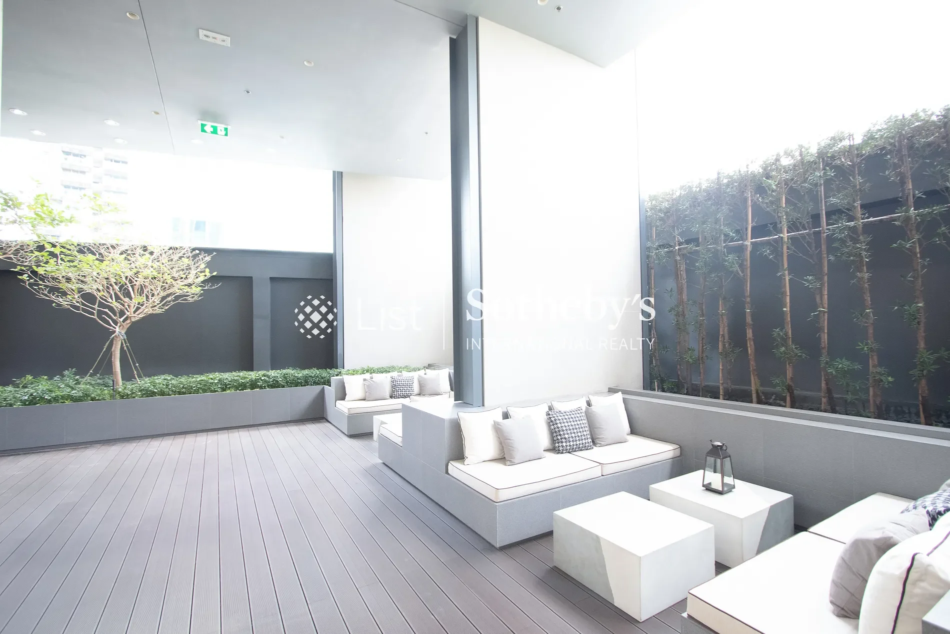 Exterior photo 2