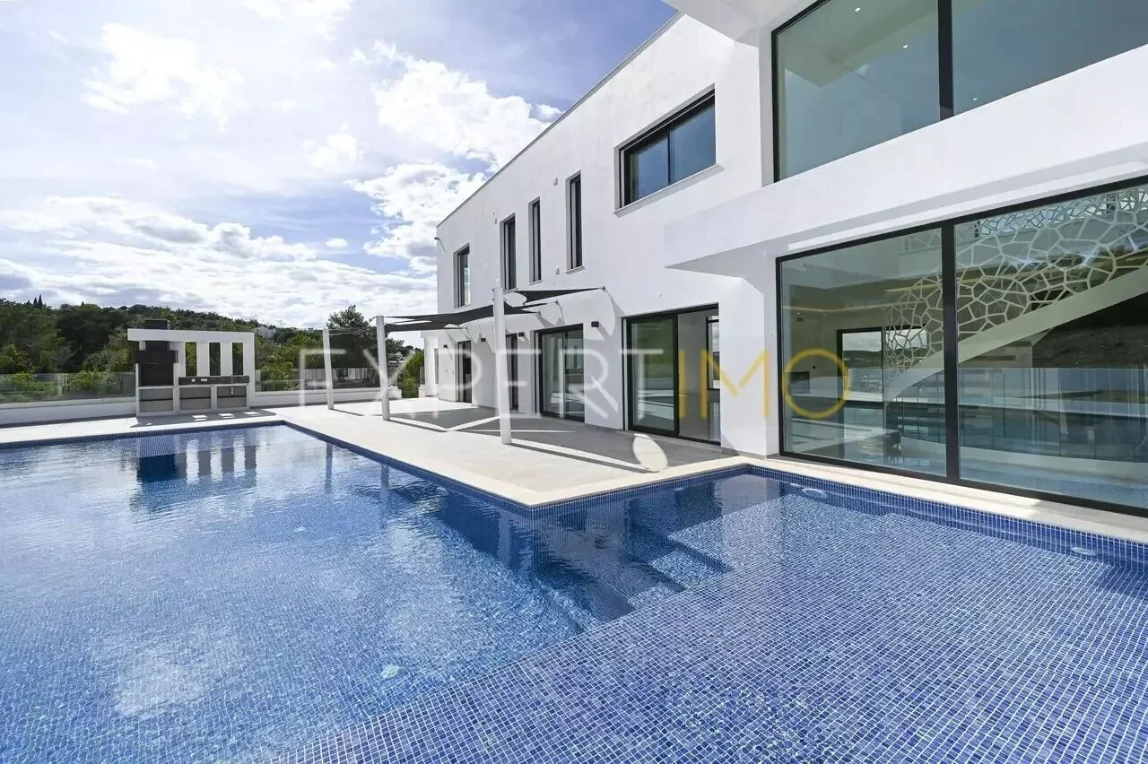 Exterior photo 4